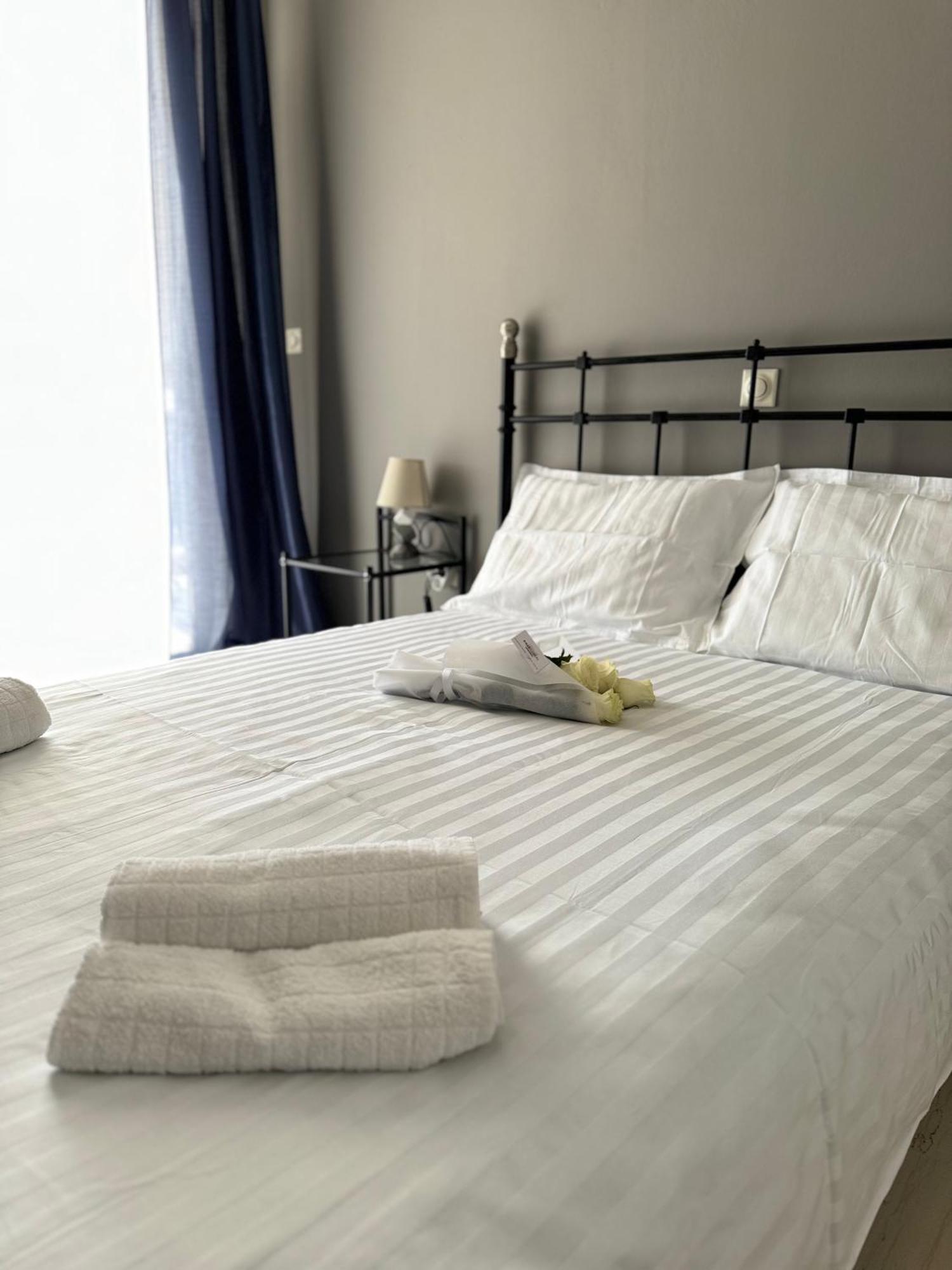 Windsor Place Apartment - Vouliagmeni Atene Esterno foto